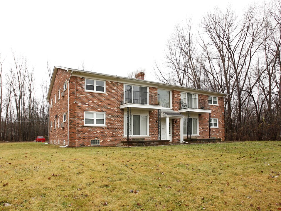 Charing Cross Apartments in Ann Arbor, MI - Building Photo