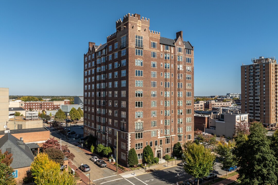 The Prestwould in Richmond, VA - Foto de edificio