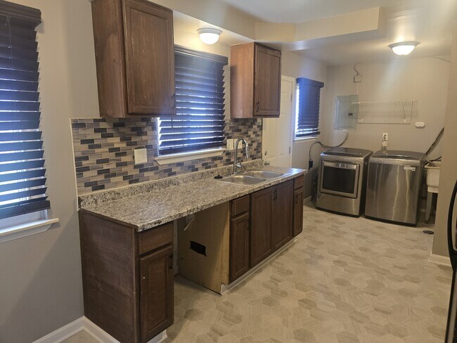 13629 Sidonie Ave in Warren, MI - Building Photo - Building Photo