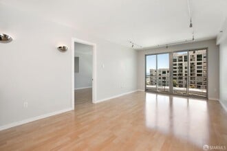 219 Brannan St in San Francisco, CA - Foto de edificio - Building Photo