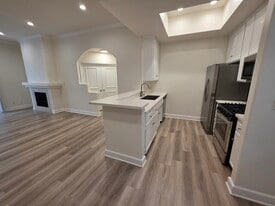 2669 S Barrington Ave, Unit 107 in Los Angeles, CA - Building Photo