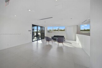 3411 Indian Creek Dr, Unit 1202 in Miami Beach, FL - Foto de edificio - Building Photo