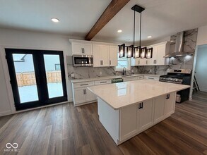 4210 S Post Rd in Indianapolis, IN - Building Photo - Building Photo