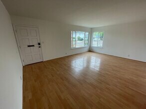 201 4th St in Encinitas, CA - Building Photo - Building Photo