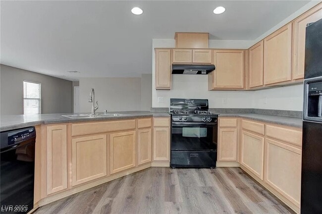 7021 Town Forest Ave in Las Vegas, NV - Building Photo - Building Photo