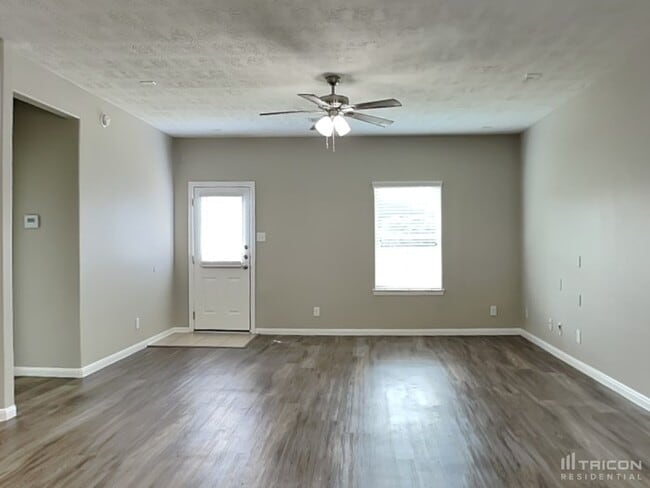 210 Pequin Rd in Crosby, TX - Building Photo - Building Photo