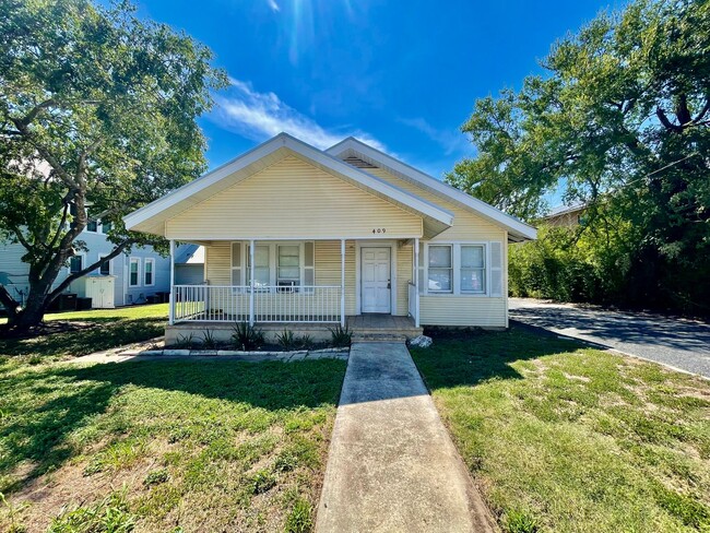 409 North St in San Marcos, TX - Foto de edificio - Building Photo