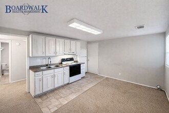 1955 S Foothill Dr in Salt Lake City, UT - Foto de edificio - Building Photo