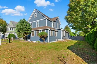 44 E Cedar St in Newington, CT - Building Photo - Building Photo