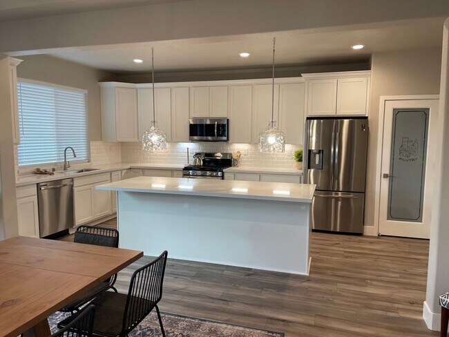 972 Culton St in Winters, CA - Building Photo - Building Photo