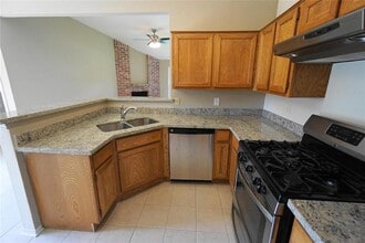 9234 Autumnsong Dr in Houston, TX - Building Photo - Building Photo