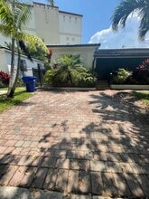2510 SW 27th St in Miami, FL - Building Photo - Building Photo