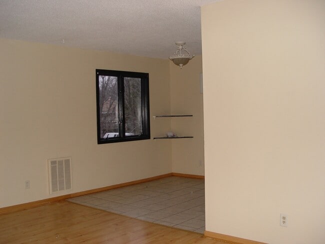 1521 McAfee Street, Unit 1 in St. Paul, MN - Building Photo - Building Photo