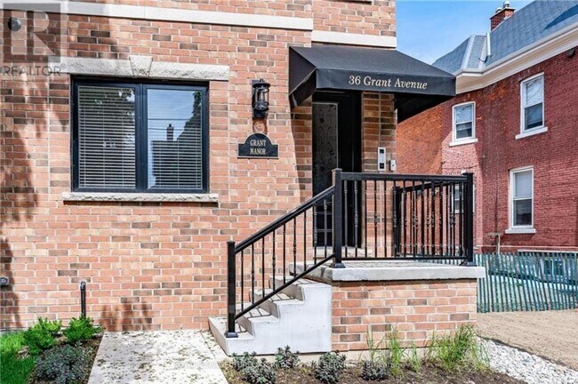 36-36 Grant Ave in Hamilton, ON - Building Photo - Building Photo