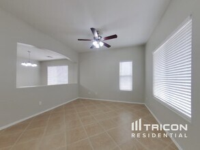15458 W Mercer Ln in Surprise, AZ - Foto de edificio - Building Photo