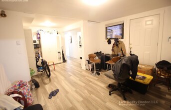 768 Columbus Ave, Unit 4 in Boston, MA - Foto de edificio - Building Photo