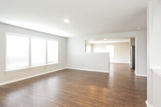 8243 Retreat Ln in Indianapolis, IN - Foto de edificio - Building Photo