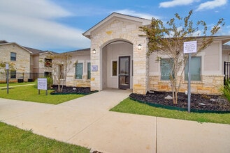 Cayetano Villas of LaVernia in La Vernia, TX - Building Photo - Building Photo