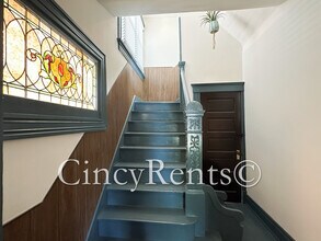 3570 Edwards Rd, Unit 2 in Cincinnati, OH - Building Photo - Building Photo