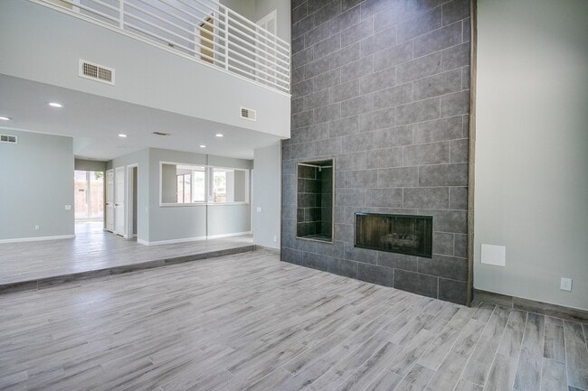 property at 923 Cranberry Hill Ct