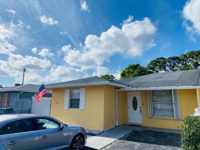 5268 Cannon Way in West Palm Beach, FL - Building Photo - Building Photo