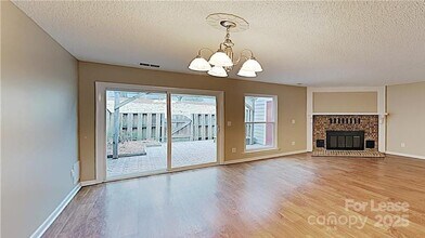 1023 Sardis Cove Dr in Charlotte, NC - Building Photo - Building Photo