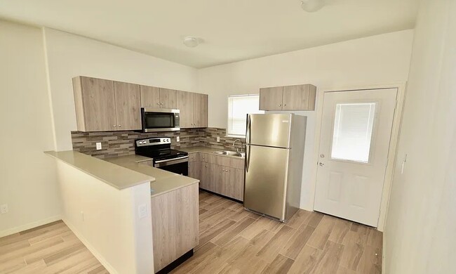 3704 Hawthorne Ave, Unit 3