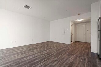822 Beacon St, Unit 207 in Boston, MA - Building Photo - Building Photo