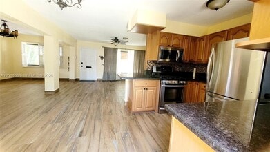 1124 NE 7th St in Hallandale Beach, FL - Building Photo - Building Photo