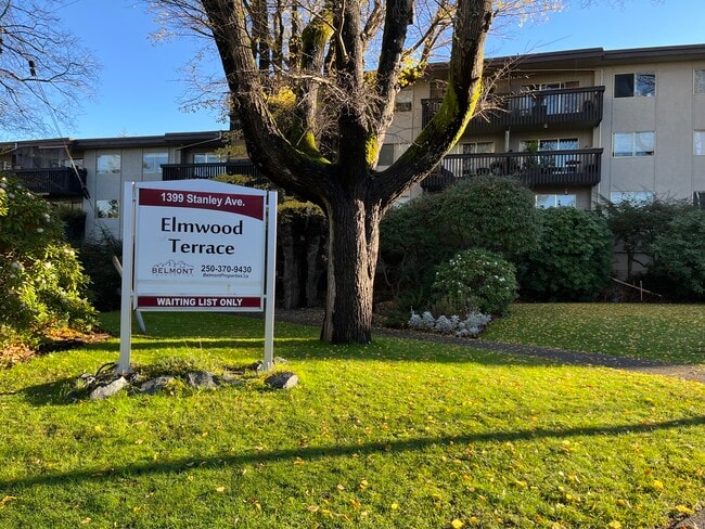 Elmwood Terrace in Victoria, BC - Foto de edificio - Building Photo