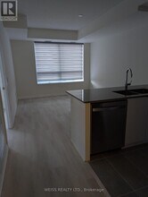 3270 Sheppard Ave E in Toronto, ON - Building Photo - Building Photo