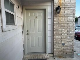 1206 International Blvd in Laredo, TX - Building Photo