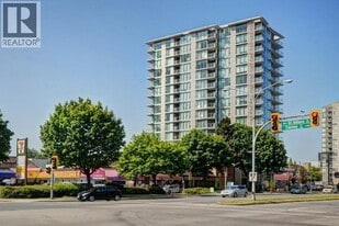 8288 Granville Ave in Richmond, BC - Building Photo