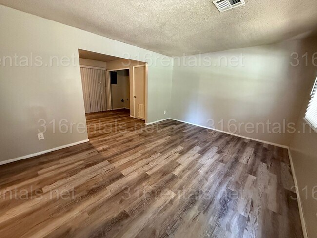 1405 E Zimmerly St in Wichita, KS - Building Photo - Building Photo