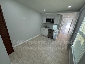911 NW 62 Ave in Hollywood, FL - Building Photo - Building Photo