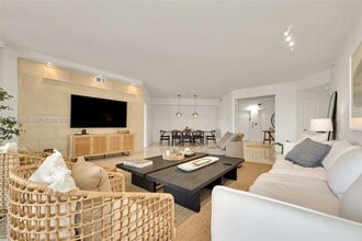 733 Crandon Blvd in Key Biscayne, FL - Building Photo - Building Photo