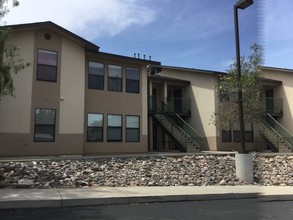 Mesquite Village Apartments in Las Cruces, NM - Foto de edificio - Building Photo