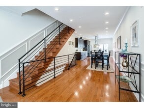 1537 Dickinson Street in Philadelphia, PA - Foto de edificio - Building Photo