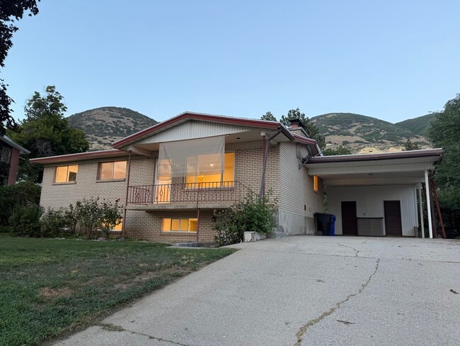 property at 1070 Doris St