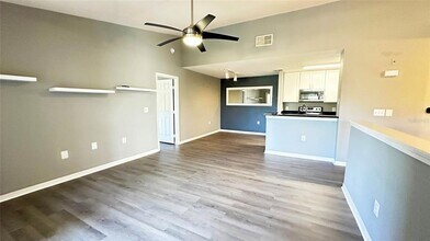 7417 Vista Way in Bradenton, FL - Building Photo - Building Photo