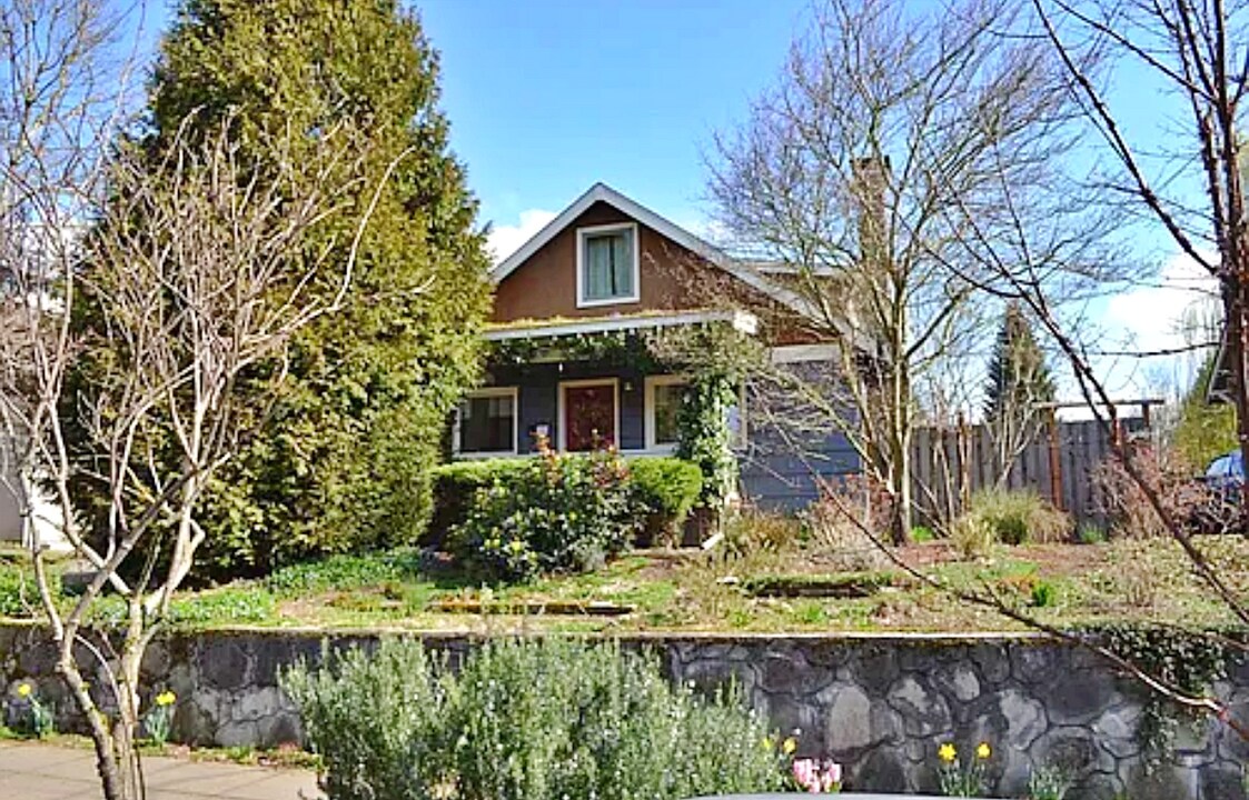 2534 SE 31st Ave in Portland, OR - Building Photo