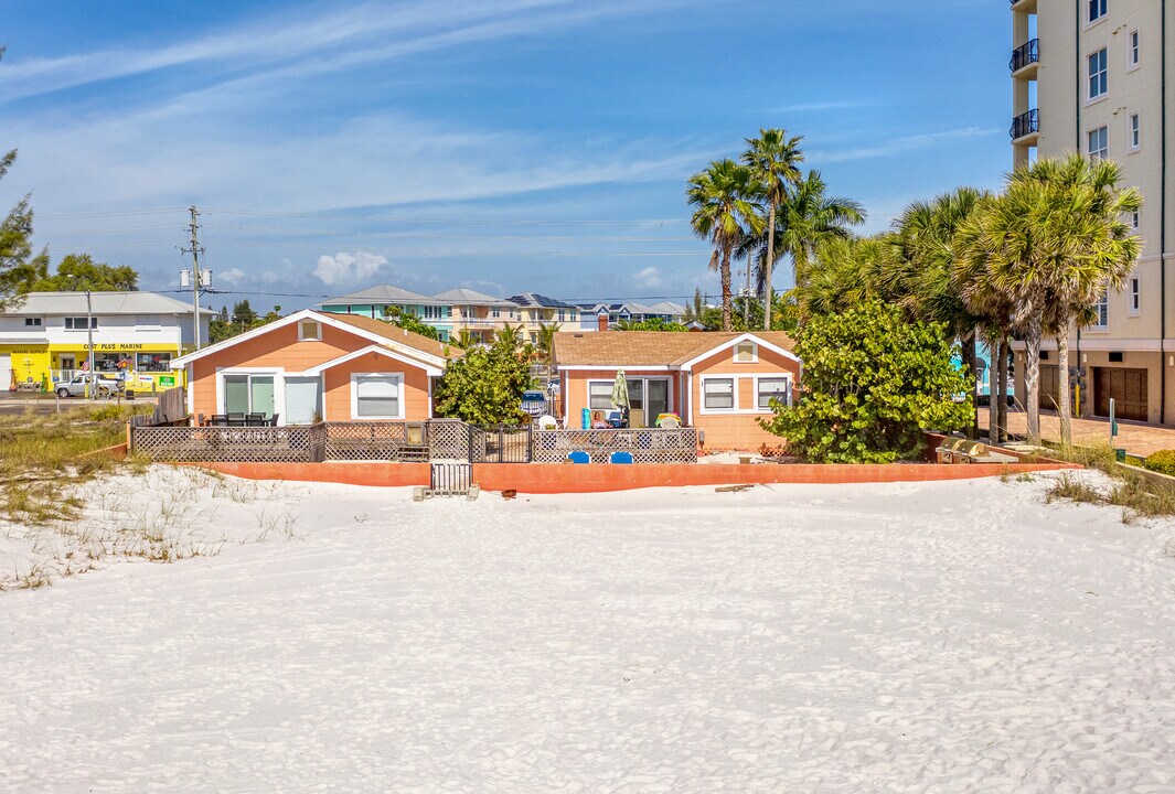 Starfish Cottage-Apartments in St. Petersburg, FL - Building Photo