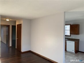 454 Cow Hill Rd in Groton, CT - Building Photo - Building Photo