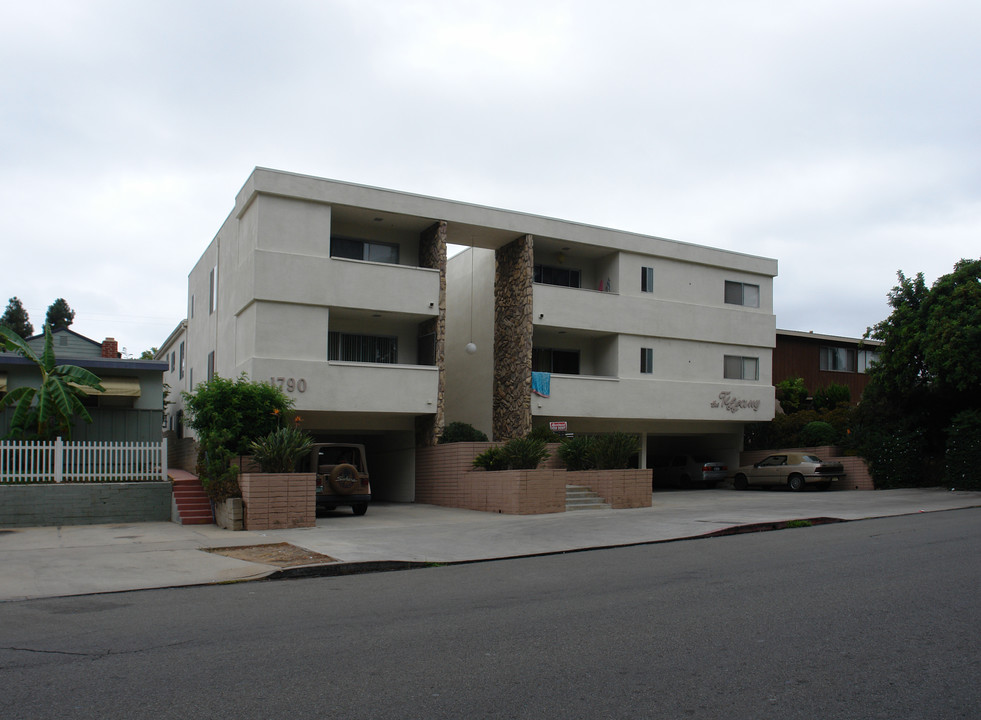 Tiffany Apartments in San Diego, CA - Building Photo