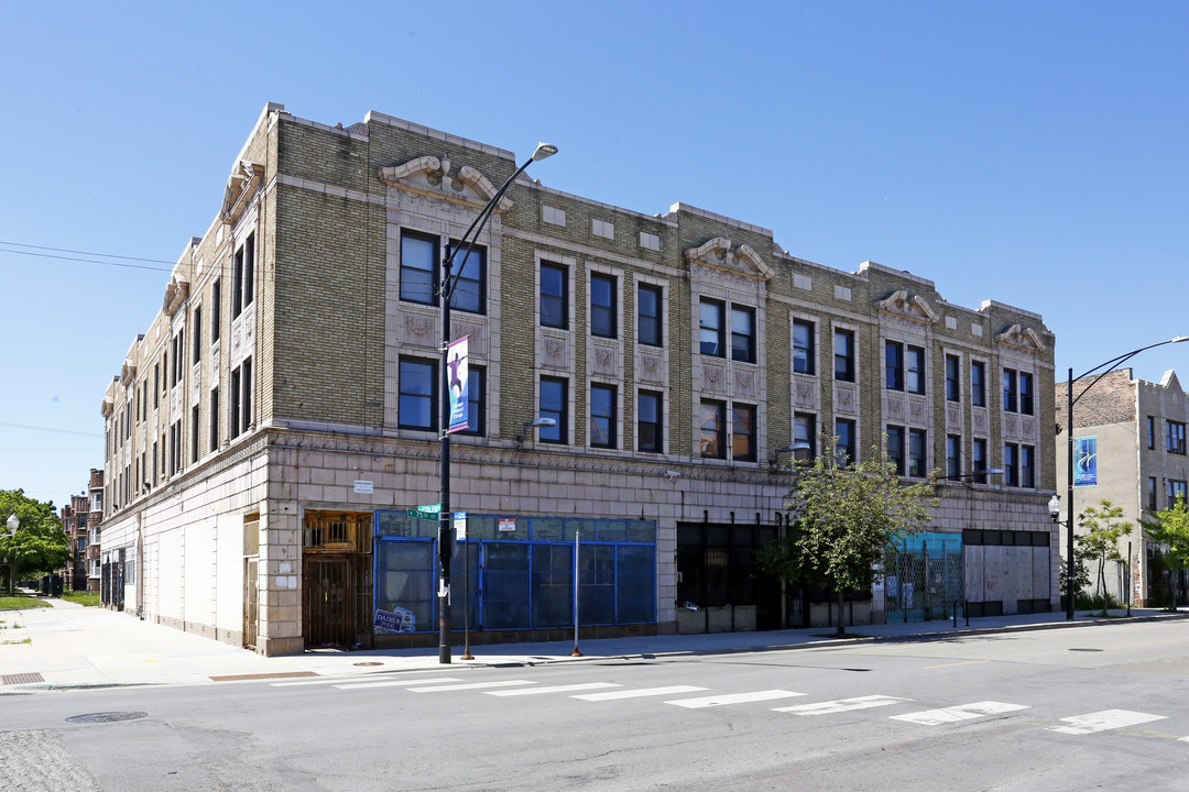 2549-2561 E 75th St in Chicago, IL - Foto de edificio