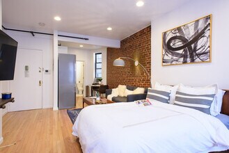 230 E 83rd St in New York, NY - Building Photo - Building Photo