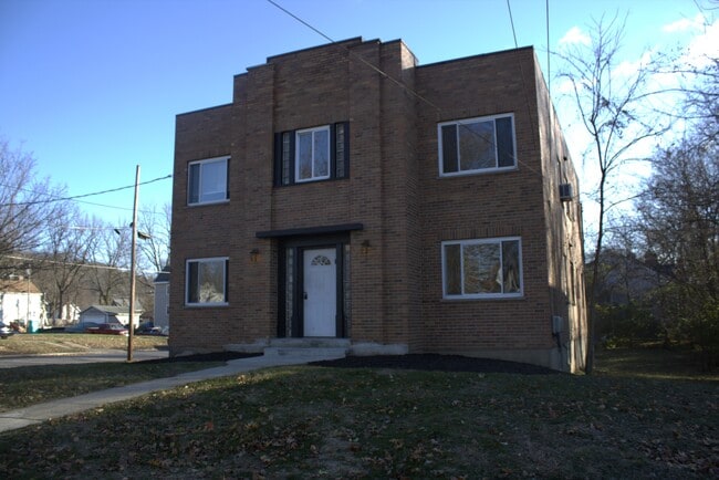 5070 Anderson Pl, Unit 4 in Cincinnati, OH - Foto de edificio - Building Photo
