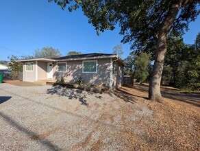 1977 Parallel St in Shasta Lake, CA - Building Photo - Building Photo