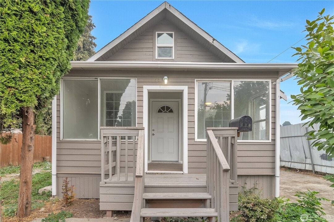 730 S Elmgrove St in Seattle, WA - Foto de edificio