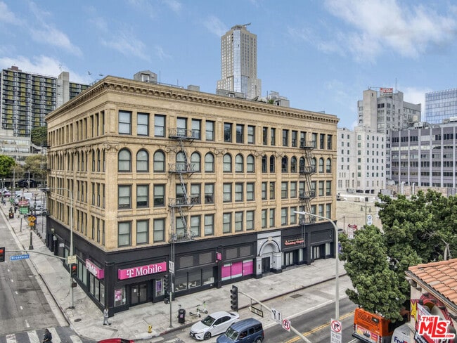 property at 253 S Broadway